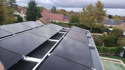Matériel solaire en caisse, prêt à être expédié